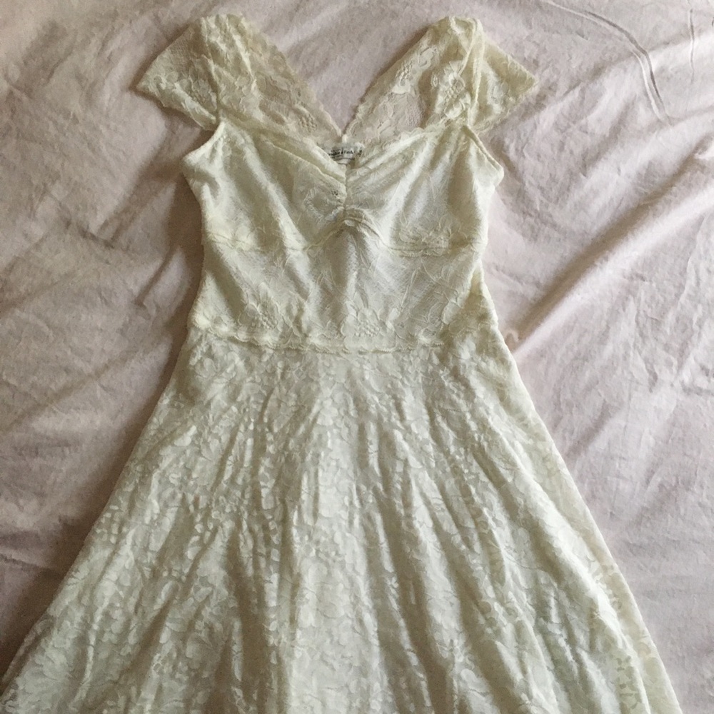 Abercrombie and Fitch white lace dress size M. NWT